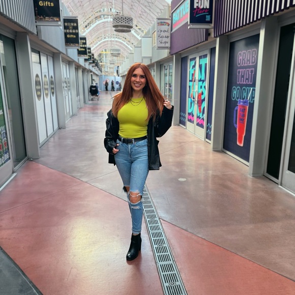 ♡ meet the seller ♡ - Picture 4 of 6